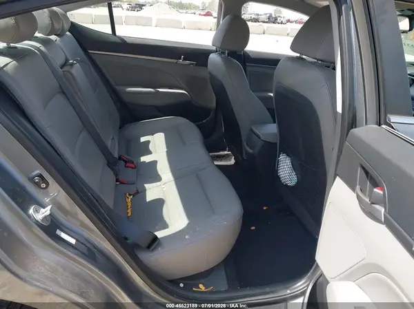 KMHD84LF4HU070800 2017 HYUNDAI ELANTRA - Image 8