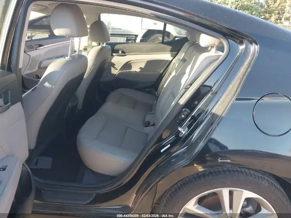 KMHD84LF4HU123477 2017 HYUNDAI ELANTRA - Image 8