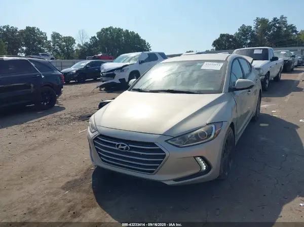 KMHD84LF4HU141137 2017 HYUNDAI ELANTRA - Image 2