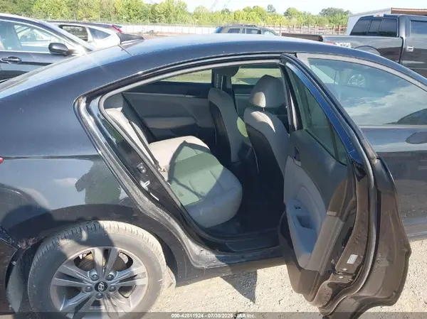 KMHD84LF4HU161744 2017 HYUNDAI ELANTRA - Image 8
