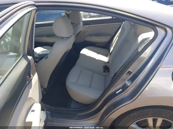 KMHD84LF4HU164255 2017 HYUNDAI ELANTRA - Image 8