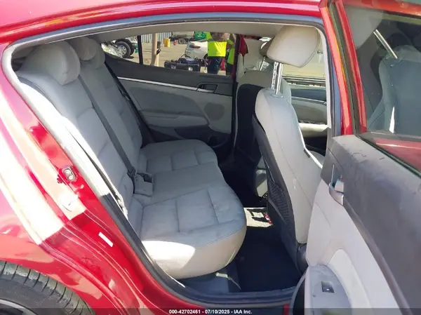 KMHD84LF4HU195523 2017 HYUNDAI ELANTRA - Image 8