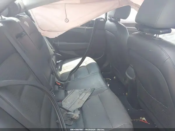 KMHD84LF4HU207153 2017 HYUNDAI ELANTRA - Image 8