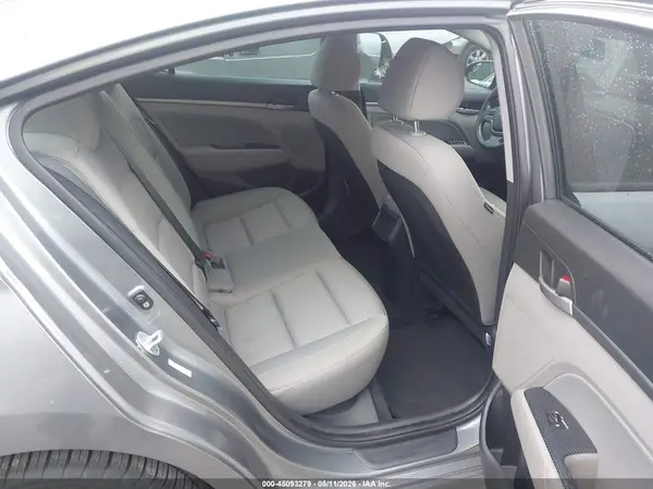 KMHD84LF4HU210411 2017 HYUNDAI ELANTRA - Image 8