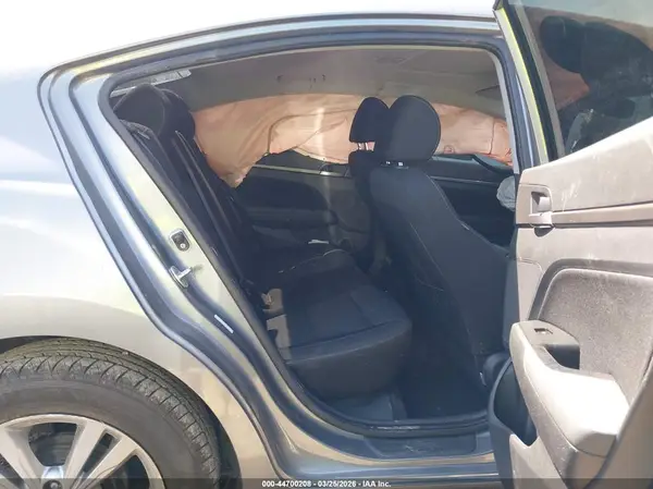 KMHD84LF4HU245482 2017 HYUNDAI ELANTRA - Image 8