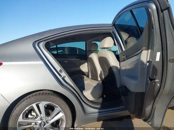 KMHD84LF4HU287263 2017 HYUNDAI ELANTRA - Image 8