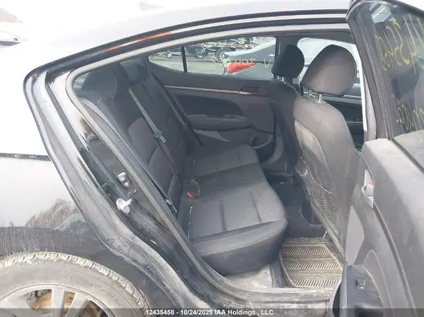 KMHD84LF4HU304062 2017 HYUNDAI ELANTRA - Image 8