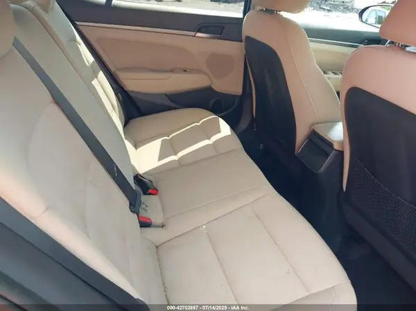 KMHD84LF4HU340303 2017 HYUNDAI ELANTRA - Image 8