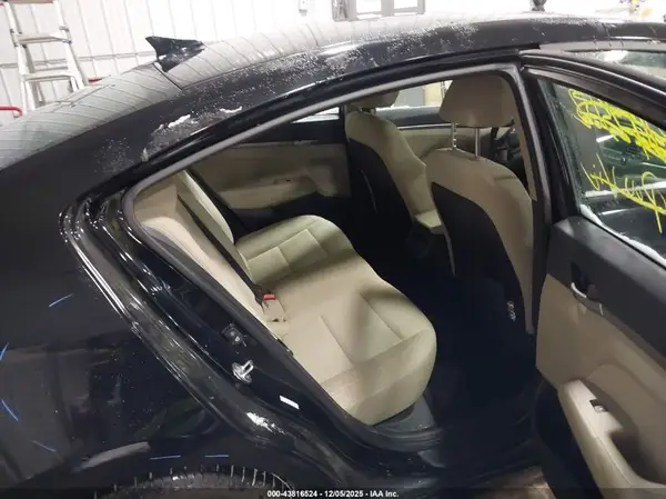KMHD84LF4HU350720 2017 HYUNDAI ELANTRA - Image 8