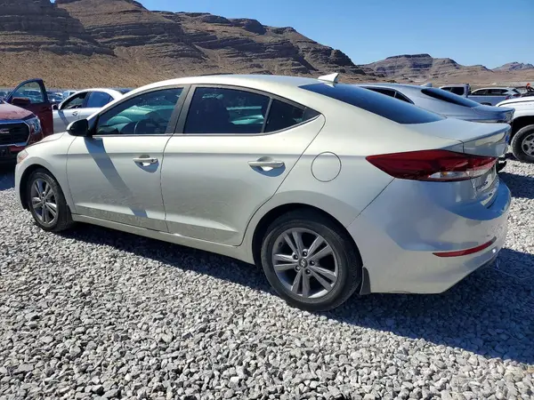 KMHD84LF4HU370143 2017 HYUNDAI ELANTRA - Image 2