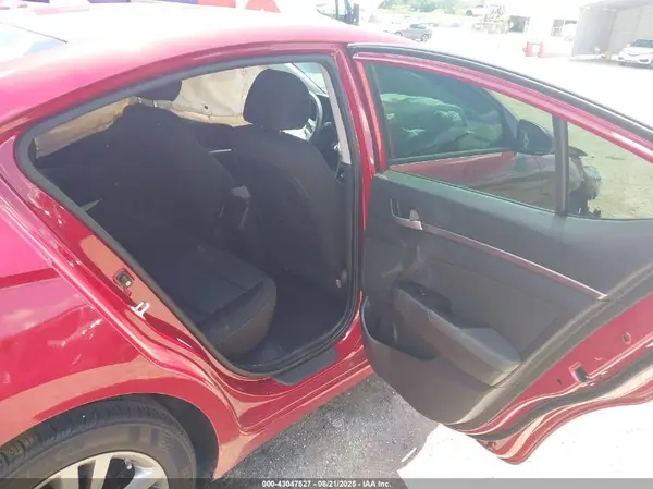 KMHD84LF4HU388206 2017 HYUNDAI ELANTRA - Image 8