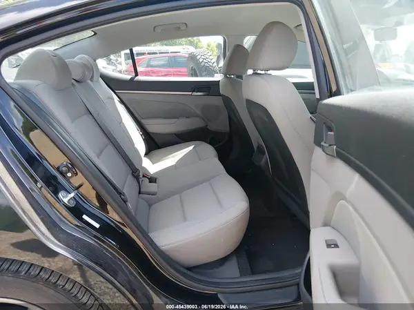 KMHD84LF4HU406140 2017 HYUNDAI ELANTRA - Image 8