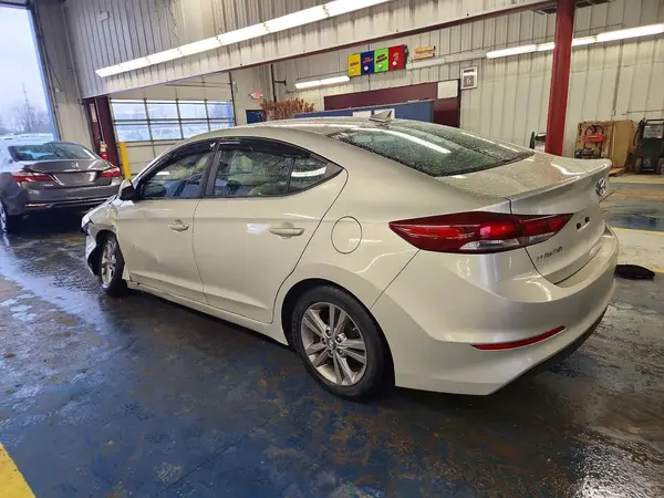 KMHD84LF4HU423777 2017 HYUNDAI ELANTRA - Image 2