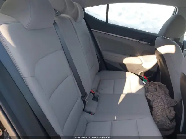 KMHD84LF4HU426002 2017 HYUNDAI ELANTRA - Image 8