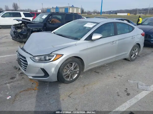 KMHD84LF4JU457448 2018 HYUNDAI ELANTRA - Image 2