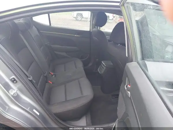 KMHD84LF4JU477618 2018 HYUNDAI ELANTRA - Image 8