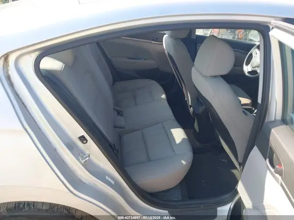 KMHD84LF4JU504087 2018 HYUNDAI ELANTRA - Image 8