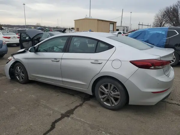 KMHD84LF4JU505417 2018 HYUNDAI ELANTRA - Image 2