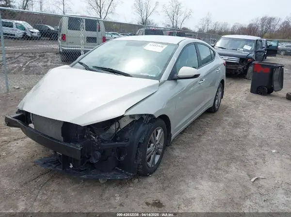 KMHD84LF4JU523481 2018 HYUNDAI ELANTRA - Image 2