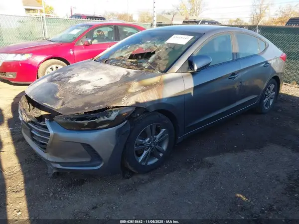 KMHD84LF4JU527529 2018 HYUNDAI ELANTRA - Image 2