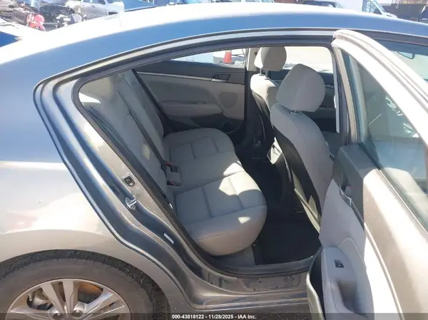 KMHD84LF4JU554472 2018 HYUNDAI ELANTRA - Image 8