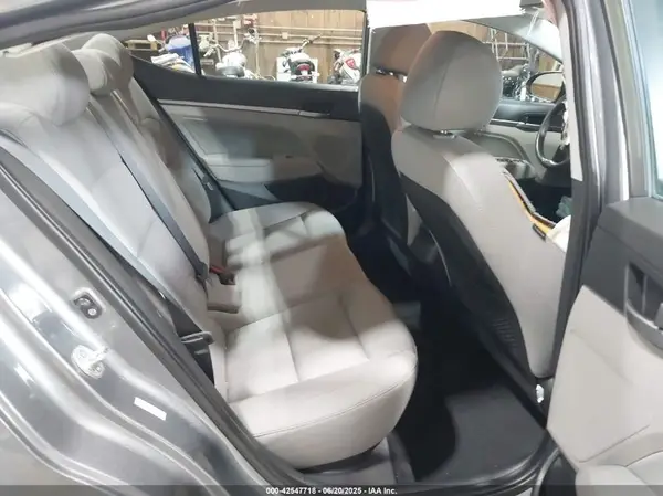 KMHD84LF4JU556836 2018 HYUNDAI ELANTRA - Image 8