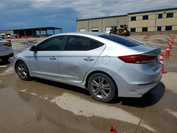 KMHD84LF4JU586161 2018 HYUNDAI ELANTRA - Image 2