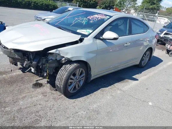 KMHD84LF4JU588542 2018 HYUNDAI ELANTRA - Image 2