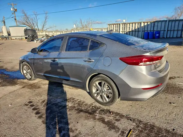 KMHD84LF4JU615299 2018 HYUNDAI ELANTRA - Image 2