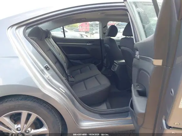 KMHD84LF4JU626500 2018 HYUNDAI ELANTRA - Image 8
