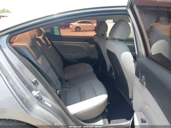 KMHD84LF5HU061037 2017 HYUNDAI ELANTRA - Image 8