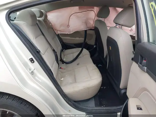 KMHD84LF5HU063211 2017 HYUNDAI ELANTRA - Image 8