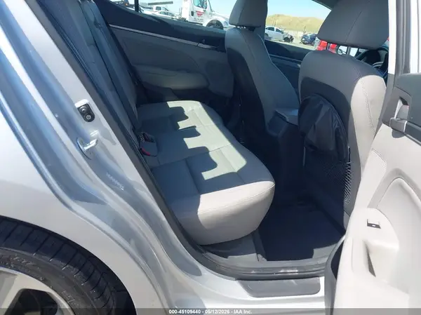KMHD84LF5HU073334 2017 HYUNDAI ELANTRA - Image 8