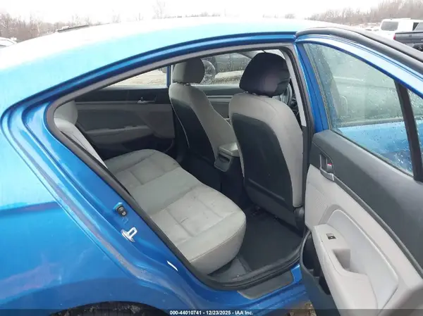 KMHD84LF5HU144922 2017 HYUNDAI ELANTRA - Image 8