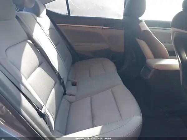 KMHD84LF5HU151921 2017 HYUNDAI ELANTRA - Image 8