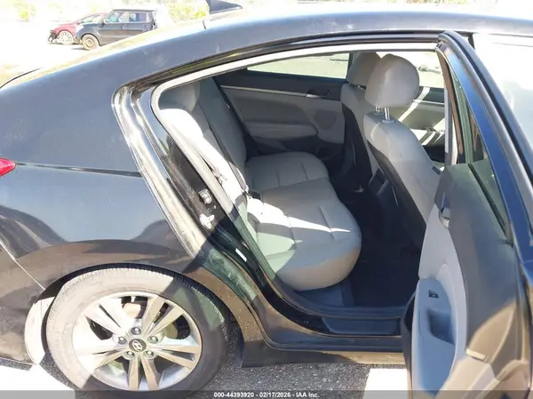 KMHD84LF5HU156018 2017 HYUNDAI ELANTRA - Image 8