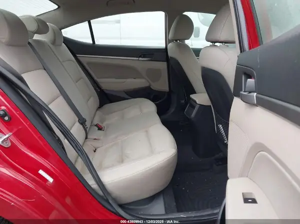 KMHD84LF5HU165110 2017 HYUNDAI ELANTRA - Image 8