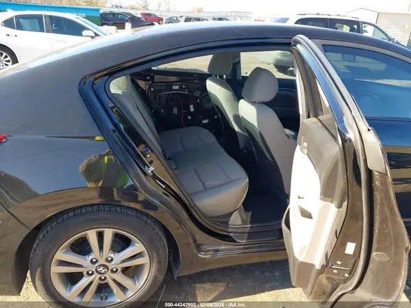 KMHD84LF5HU176463 2017 HYUNDAI ELANTRA - Image 8