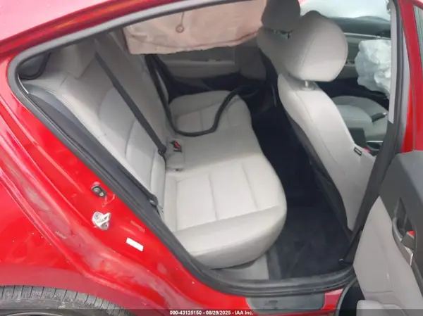 KMHD84LF5HU178388 2017 HYUNDAI ELANTRA - Image 8