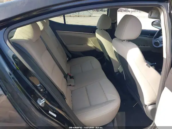 KMHD84LF5HU182750 2017 HYUNDAI ELANTRA - Image 8