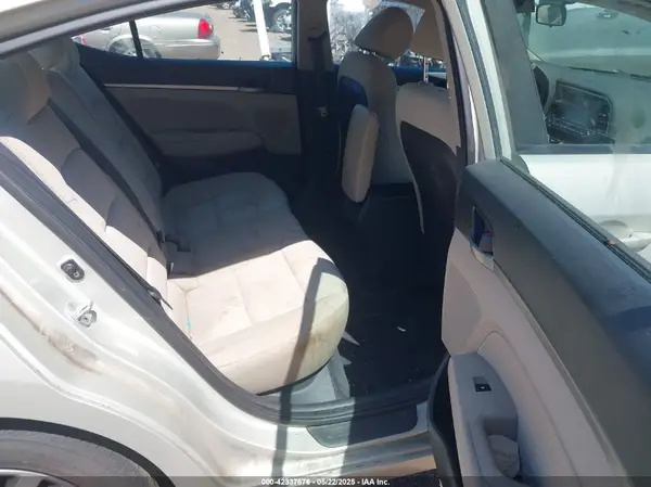 KMHD84LF5HU209560 2017 HYUNDAI ELANTRA - Image 8