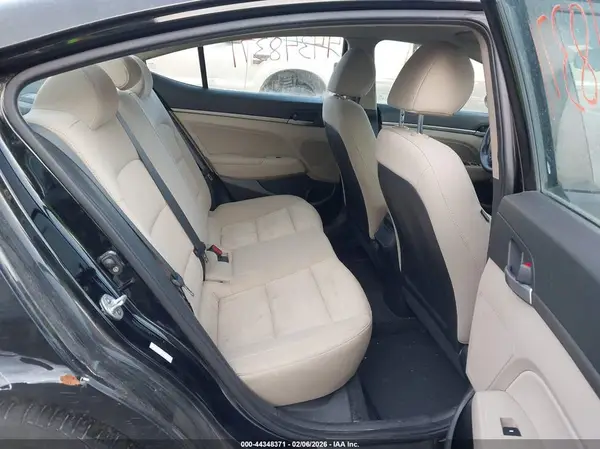 KMHD84LF5HU211437 2017 HYUNDAI ELANTRA - Image 8