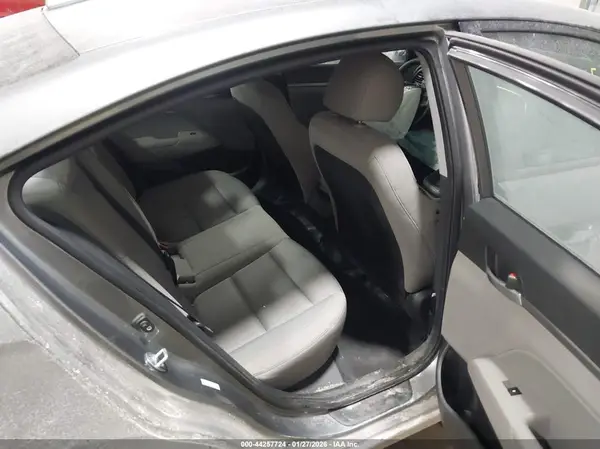 KMHD84LF5HU222583 2017 HYUNDAI ELANTRA - Image 8