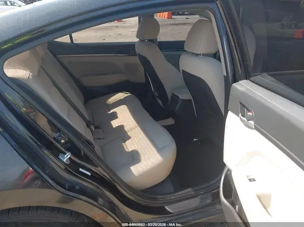 KMHD84LF5HU246981 2017 HYUNDAI ELANTRA - Image 8