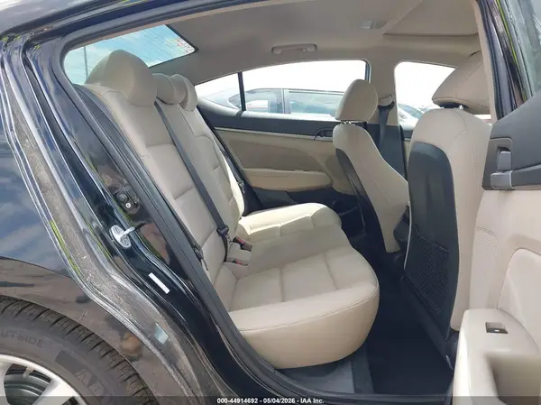 KMHD84LF5HU249945 2017 HYUNDAI ELANTRA - Image 8