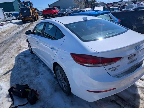KMHD84LF5HU267877 2017 HYUNDAI ELANTRA - Image 2