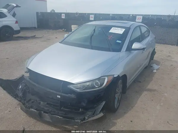 KMHD84LF5HU284601 2017 HYUNDAI ELANTRA - Image 2