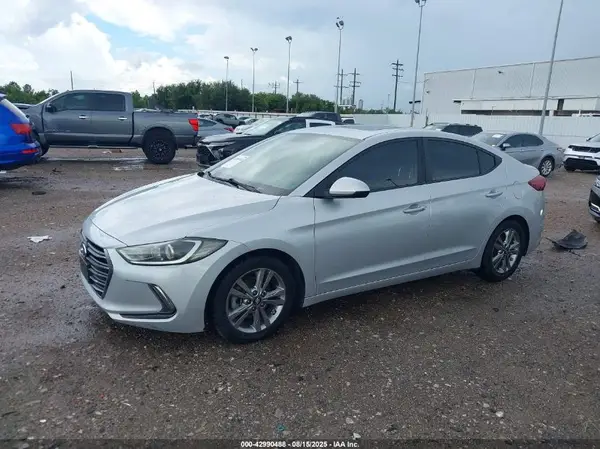 KMHD84LF5HU303423 2017 HYUNDAI ELANTRA - Image 2