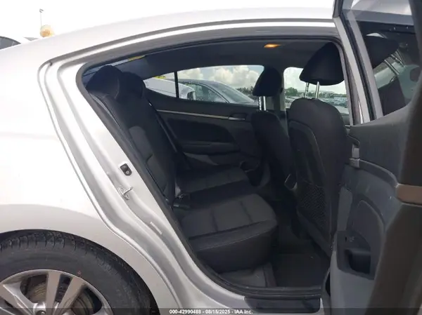 KMHD84LF5HU303423 2017 HYUNDAI ELANTRA - Image 8