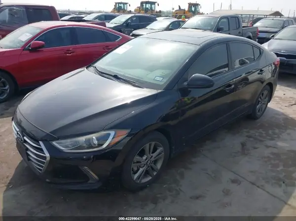 KMHD84LF5HU319055 2017 HYUNDAI ELANTRA - Image 2